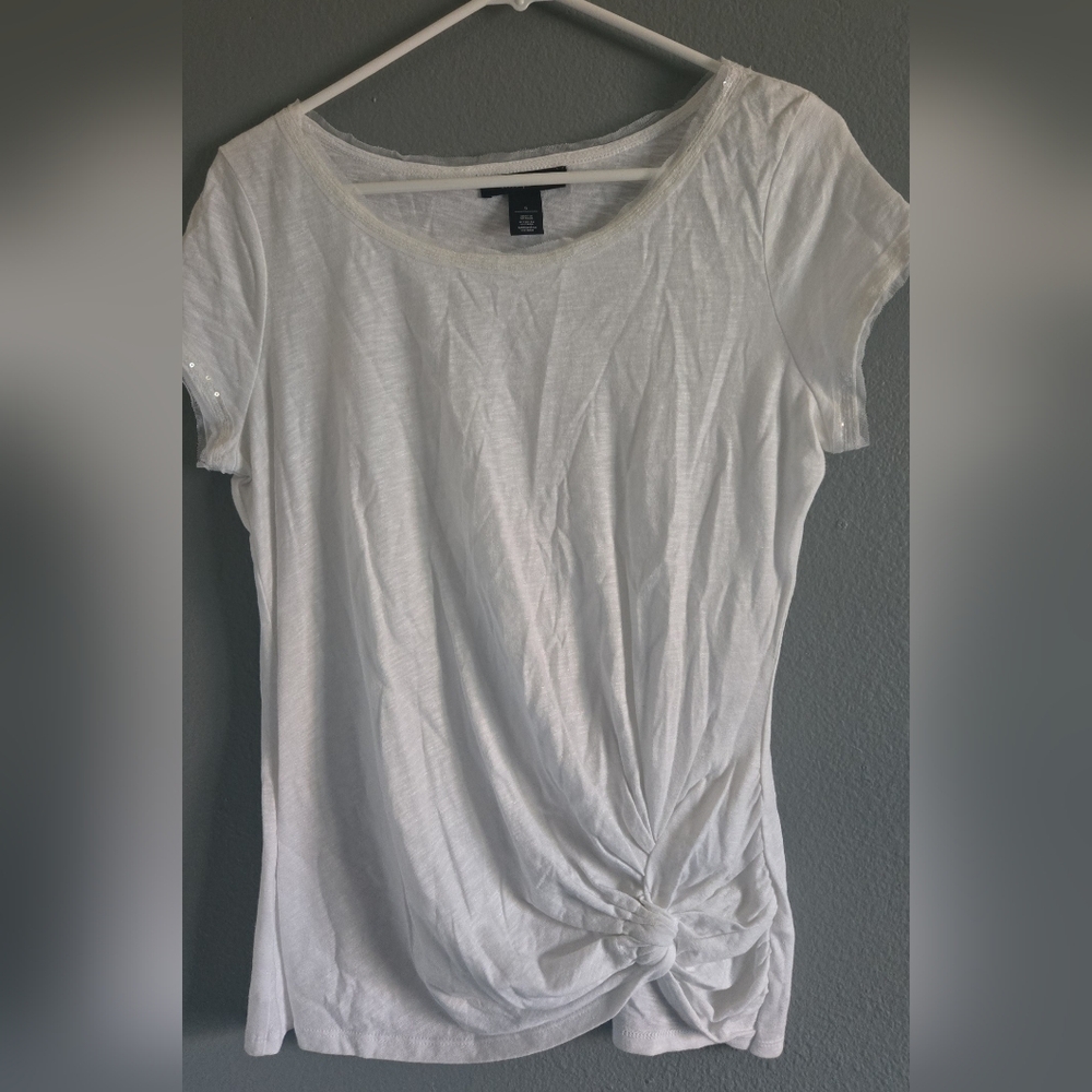 White House Black Market Elegant Dazzle Border Strip White Knot Tee Small